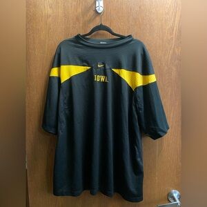 Nike Iowa Hawkeyes Team Men’s XXL Tee